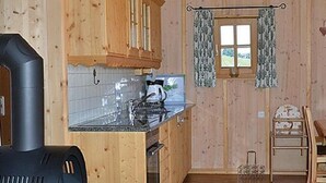 Apartment, Terrace (Maiglökchen) | Private kitchen | Fridge, oven, stovetop, dishwasher - Ferienhof Off (Sindelsdorf)