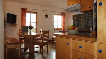 Apartment, Balcony (Veilchen ) | In-room safe, free cots/infant beds, free rollaway beds, free WiFi