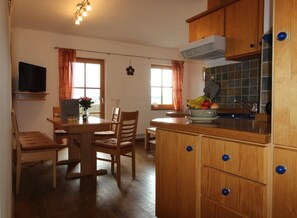 Apartment, Balkon (Veilchen ) | Zimmersafe, kostenlose Babybetten, kostenlose Zustellbetten