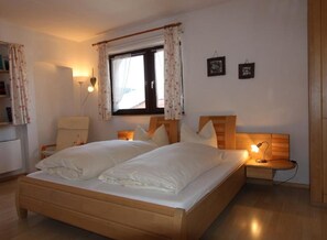 In-room safe, free cots/infant beds, free rollaway beds, free WiFi - Ferienhof Off (Sindelsdorf)