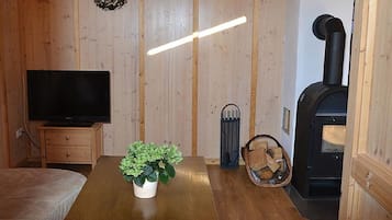 Apartment, Terrace (Maiglökchen) | Peti besi dalam bilik, katil bayi/kot (percuma)