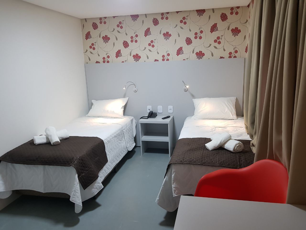 standard twin room | 1 bedroom, minibar, desk, blackout curtains