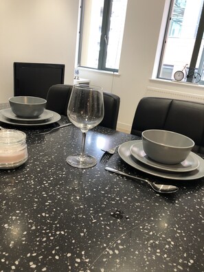 In-room dining - Central Reading Apartment (Reading)