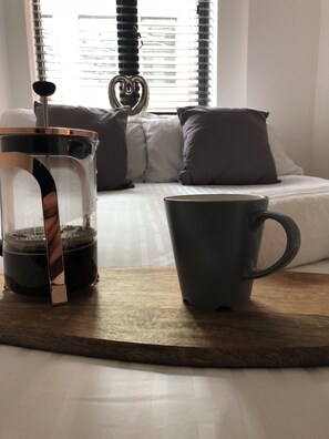 1 bedroom, iron/ironing board, bed sheets - Central Reading Apartment (Reading)