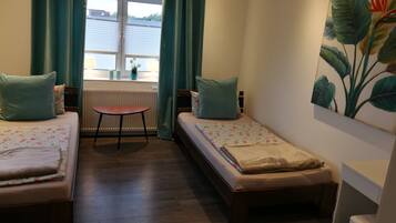 Apartamento, 2 habitaciones, terraza | 2 dormitorios, escritorio, tabla de planchar con plancha y wifi gratis