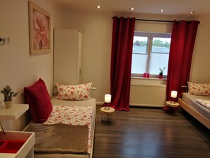 2 habitaciones, escritorio, tabla de planchar con plancha y wifi gratis