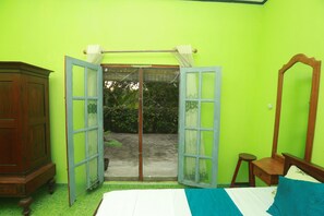 Seprai premium, meja kerja, dan setrika/meja setrika