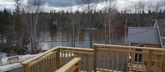 ストライパー フィッシング & ハンティング ロッジ