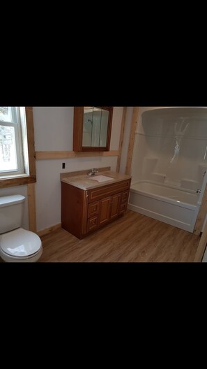 Bathroom - Striper Fishing & Hunting Lodge (South Nelson)