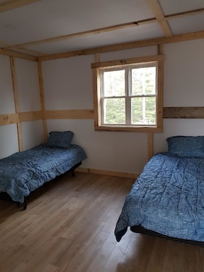 Panoramic Chalet, Multiple Beds, River View, Overwater - Striper Fishing & Hunting Lodge (South Nelson)
