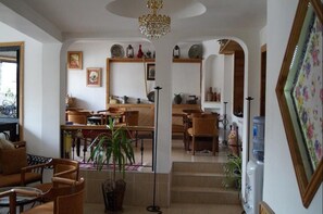 Lobby sitting area - Merci Butik Hotel (Egirdir)