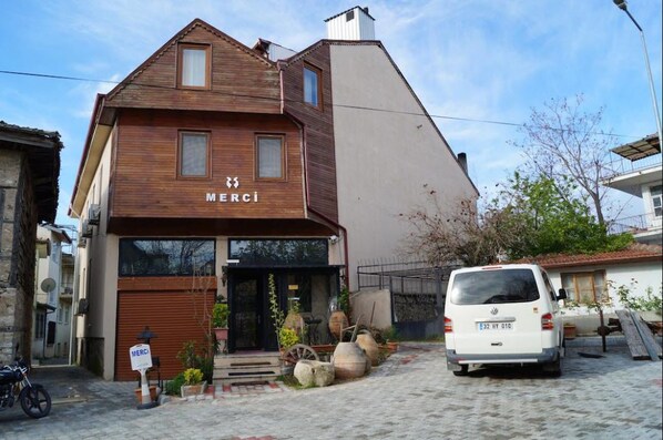 Front of property - Merci Butik Hotel (Egirdir)