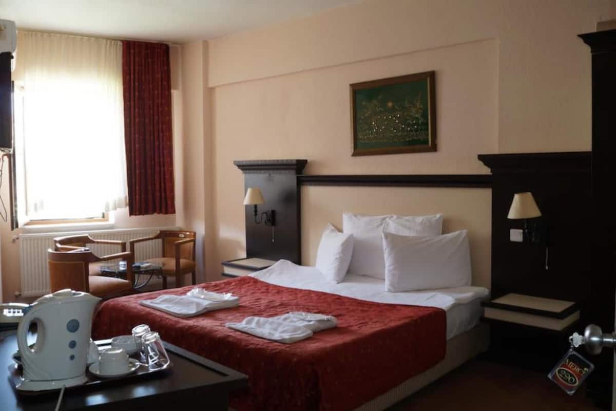 Family Room | Minibar, in-room safe, iron/ironing board, free WiFi
