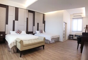 Ropa de cama de alta calidad, minibar, escritorio y cortinas blackout