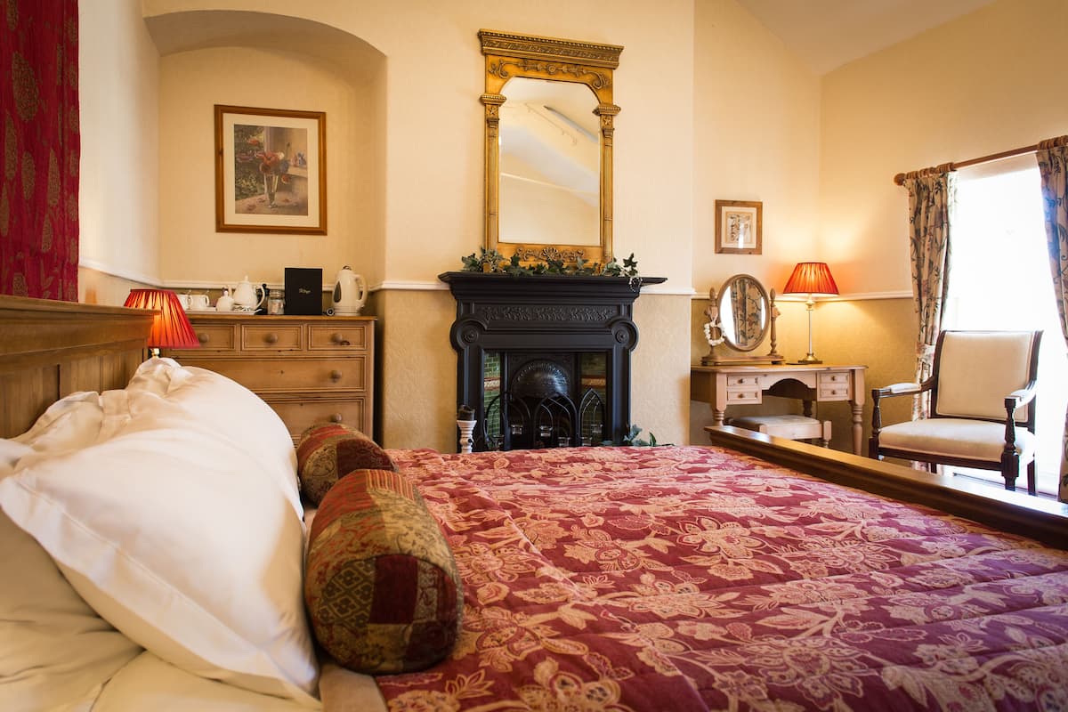 Superior Room, 1 King Bed
