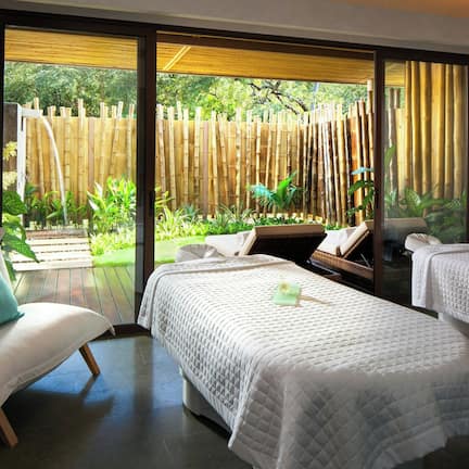 Couples treatment rooms, sauna, steam room, body treatments