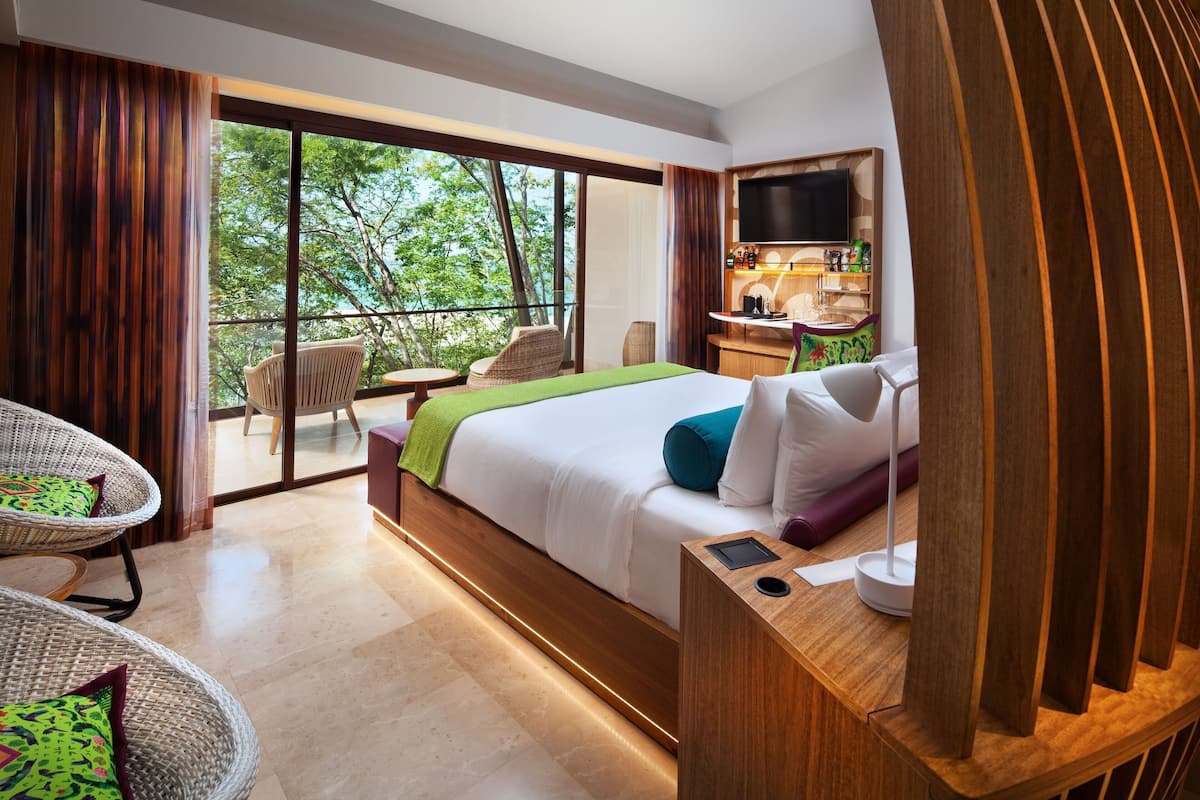 Superior Room, 1 King Bed, Non Smoking, Balcony (View)