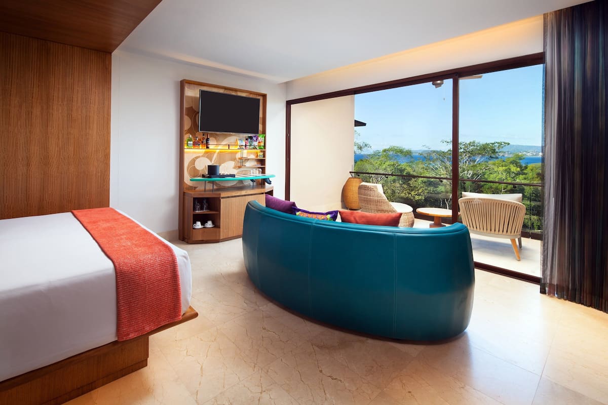 Deluxe Room, 1 King Bed with Sofa bed, Non Smoking, Partial Ocean View