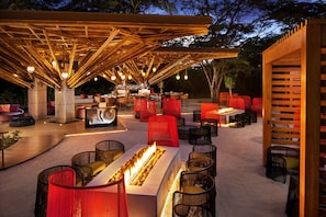On the beach, white sand, beach towels, snorkelling - W Costa Rica - Reserva Conchal (Cabo Velas)