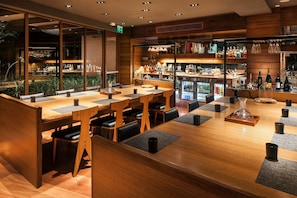 3 restaurants, breakfast, lunch served; local and international cuisine