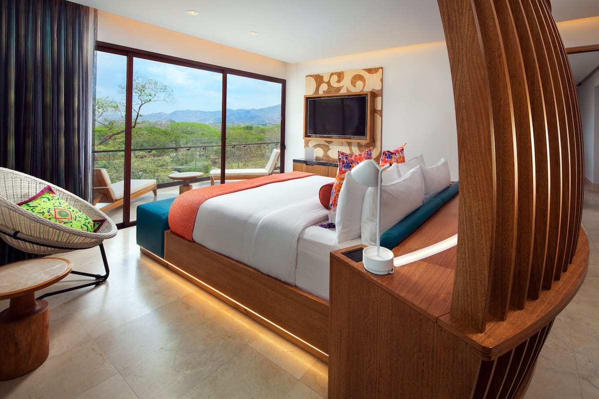 Deluxe Suite, 1 Bedroom, Non Smoking, Partial Ocean View
