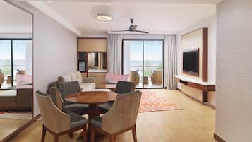 Suite, 1 slaapkamer, niet-roken (Balcony) | 1 slaapkamer, donsdekens, pillowtop-bedden, een minibar