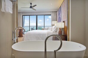 Habitaci ón, 1 cama King size, balcón, vista al mar (Balcony) | Baño | Tina y regadera independientes y tina profunda 