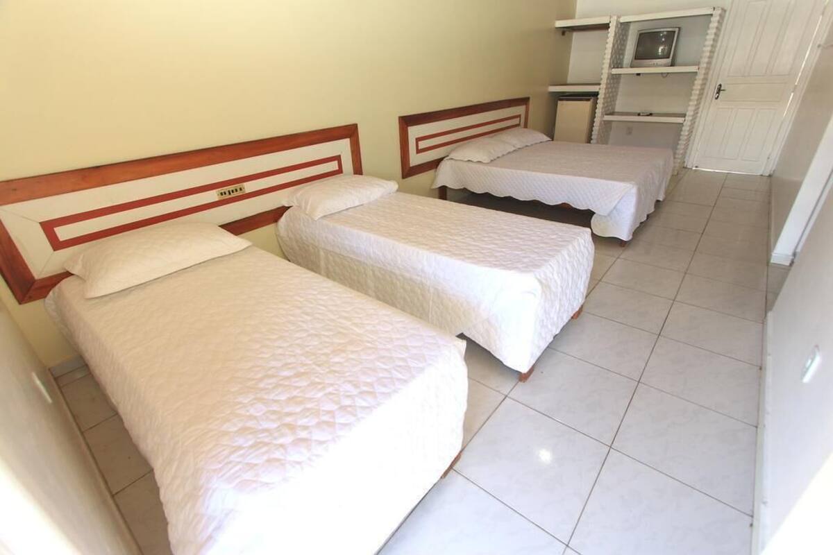 Minibar, cortinas blackout y ropa de cama 