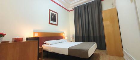 Chambre Double Standard, salle de bains commune