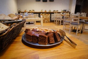 Ilmainen päivittäinen buffetaamiainen