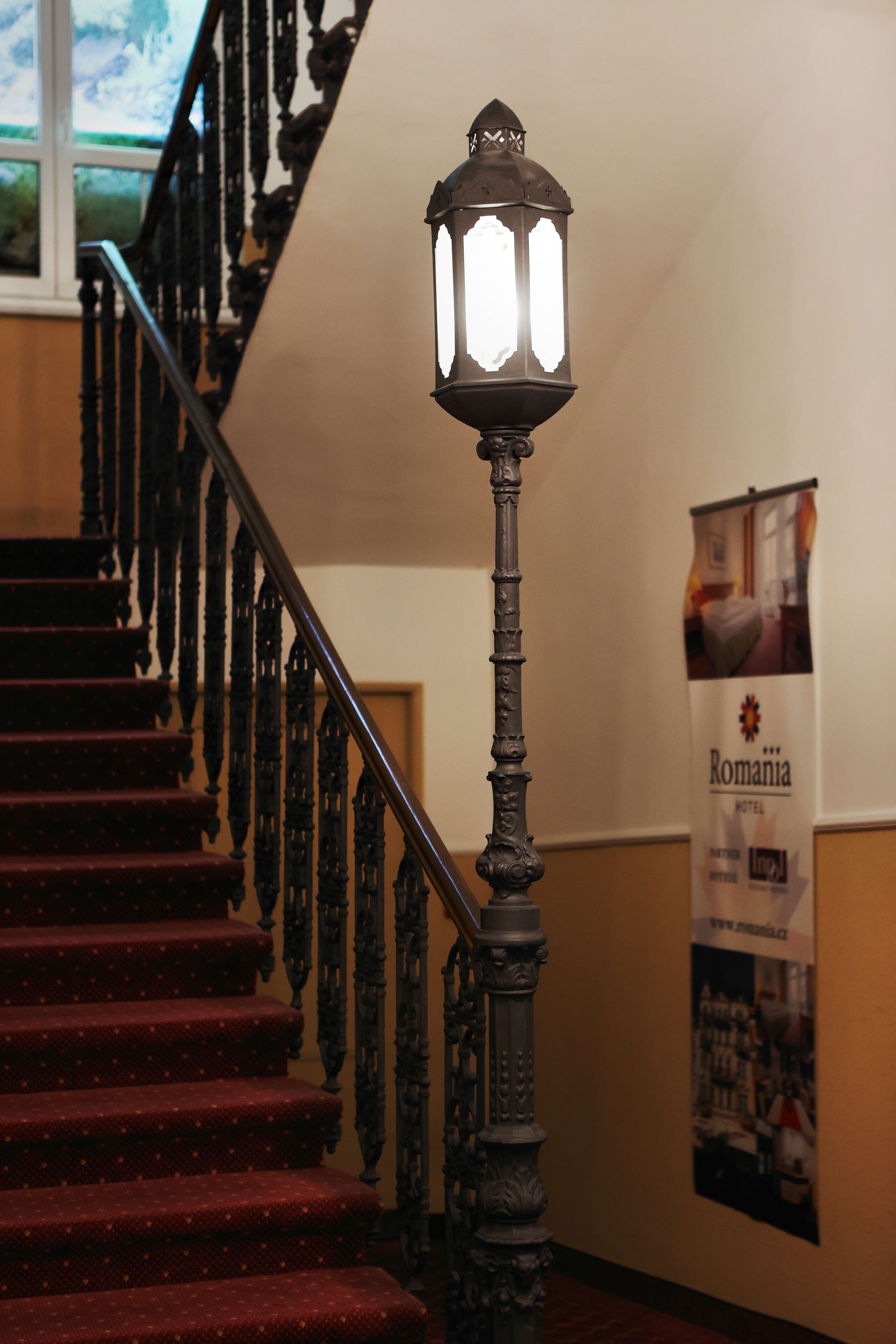 2 bedrooms, hypo-allergenic bedding, desk, blackout curtains