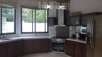 Rumah Keluarga, 4 kamar tidur, dapur | Dapur pribadi | Lemari es, microwave, oven, dan kompor