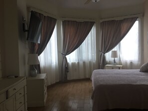 Ferienhaus, Mehrere Betten | 4 Schlafzimmer, Bügeleisen/Bügelbrett, kostenloses WLAN, Bettwäsche