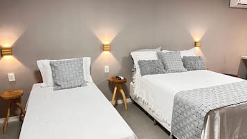 Standard Tek Büyük Yataklı Oda | Minibar, masa, güneşlik/perde, ütü/ütü masası