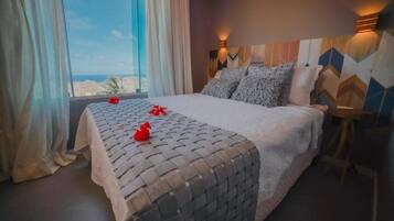 Apartamento Vista Mar | Minibar, bureau, rideaux occultants, fer et planche Ă  repasser