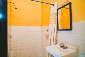 Bathroom - Los Angeles (Chiapa De Corzo)