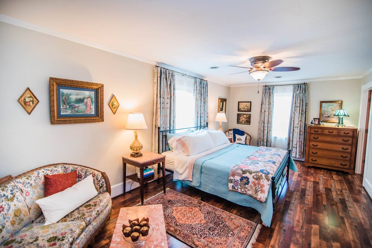 Deluxe kamer, 1 kingsize bed | Luxe beddengoed, individueel gedecoreerd, individueel gemeubileerd