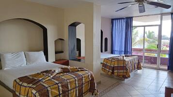 Habitación, 2 camas dobles | Vistas al mar