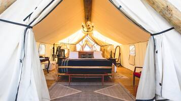 Premium bedding, down comforters, minibar, in-room safe