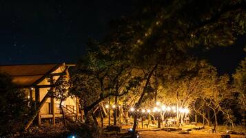 المنطقة المحيطة بالمنشأة