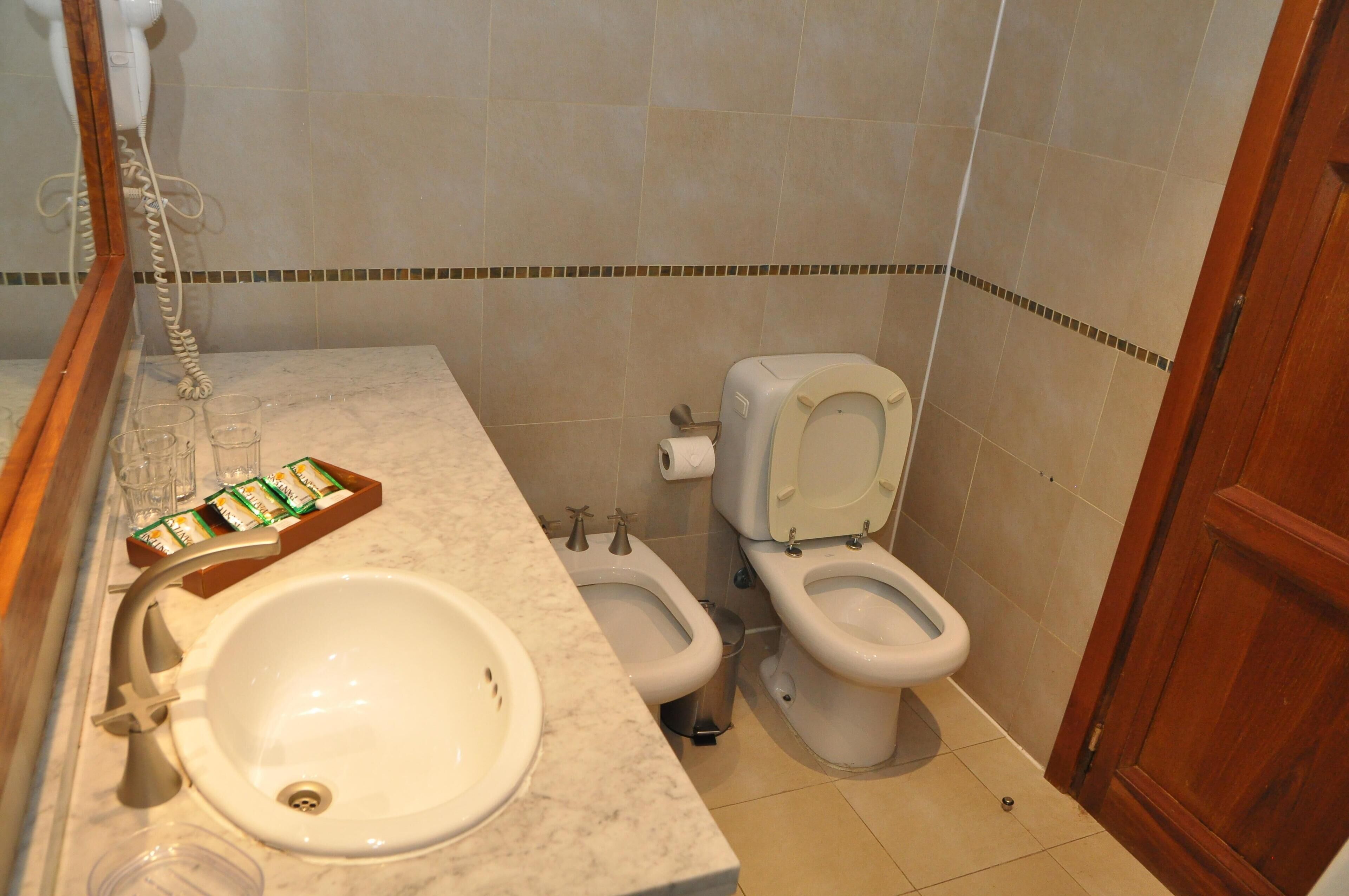 Bathroom | Free toiletries, hair dryer, bidet