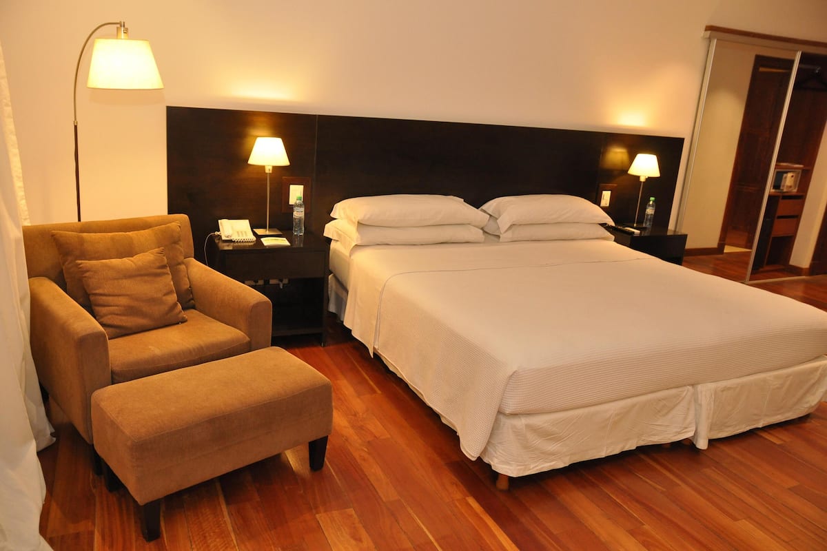 Egyptian cotton sheets, premium bedding, down comforters, pillowtop beds