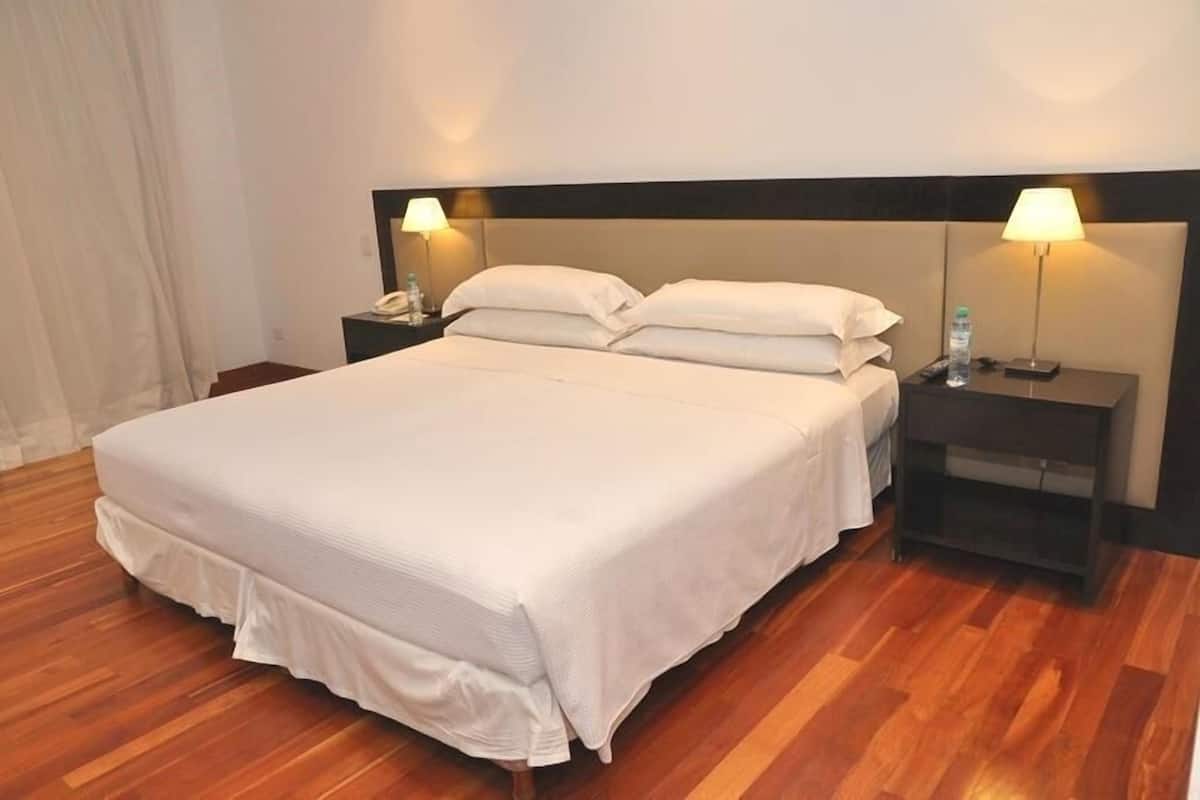 Egyptian cotton sheets, premium bedding, down comforters, pillowtop beds