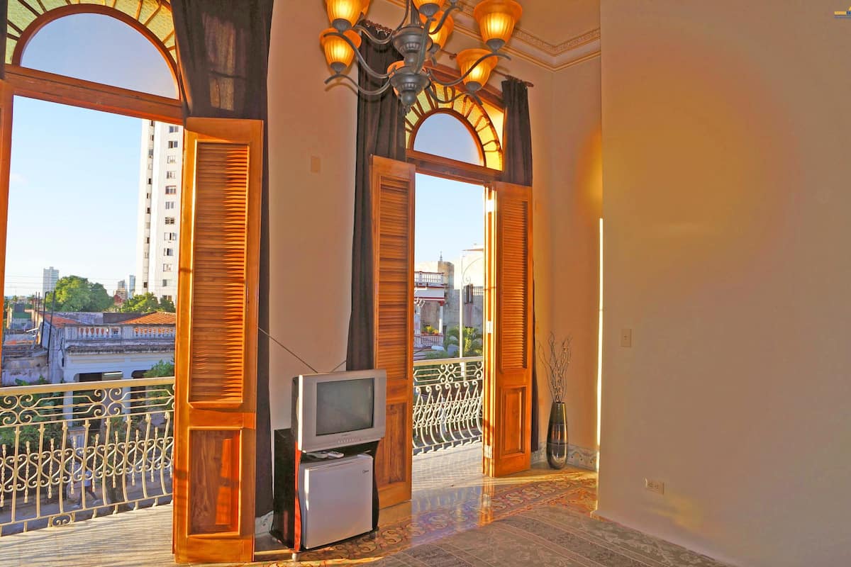 Minibar, caja de seguridad en la habitación y sistema de insonorización