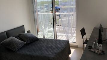 Double Room | Individually decorated, individually furnished, blackout curtains