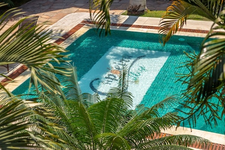 2 piscinas al aire libre, sillones reclinables de piscina