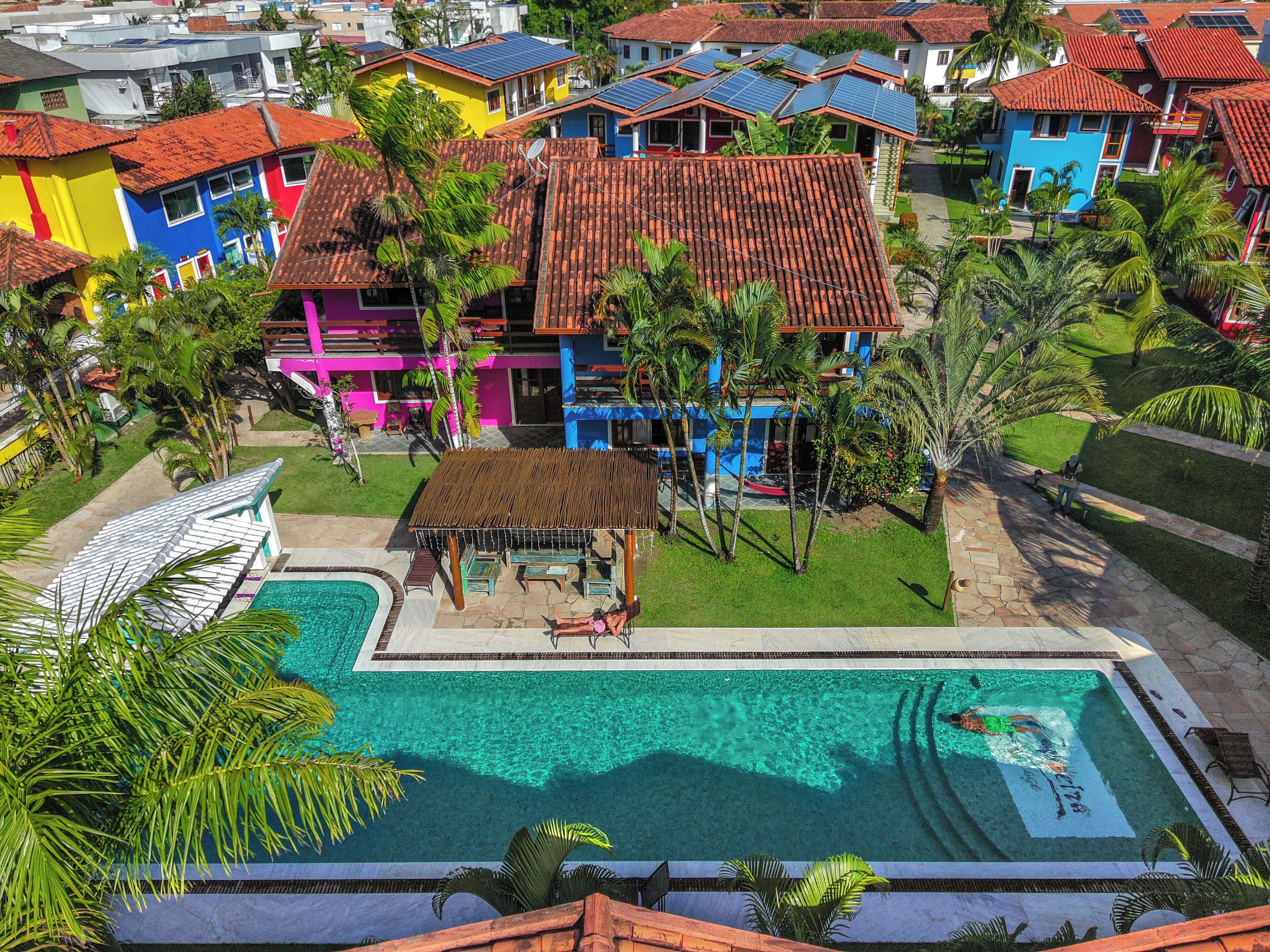 2 piscinas externas, espreguiçadeiras