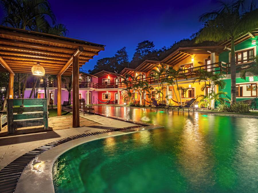 2 outdoor pools, pool loungers