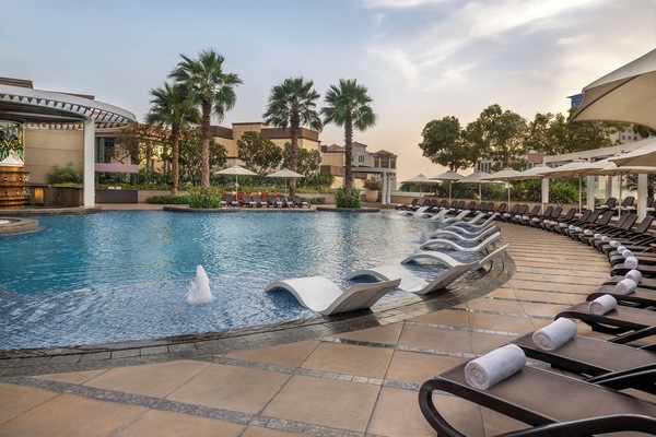 Outdoor pool, pool umbrellas, sun loungers