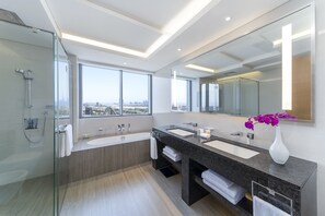 Room, 1 Double Bed | Bathroom - Hyatt Regency Dubai Creek Heights Residences (Dubai)